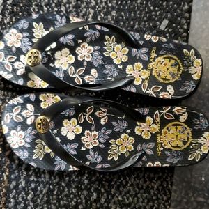 Tory burch flip flops size 7